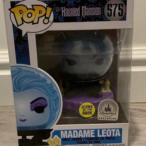 Disneypark exclusive Funko Pop! Glow in the dark. Haunted Mansion Madame Leota.